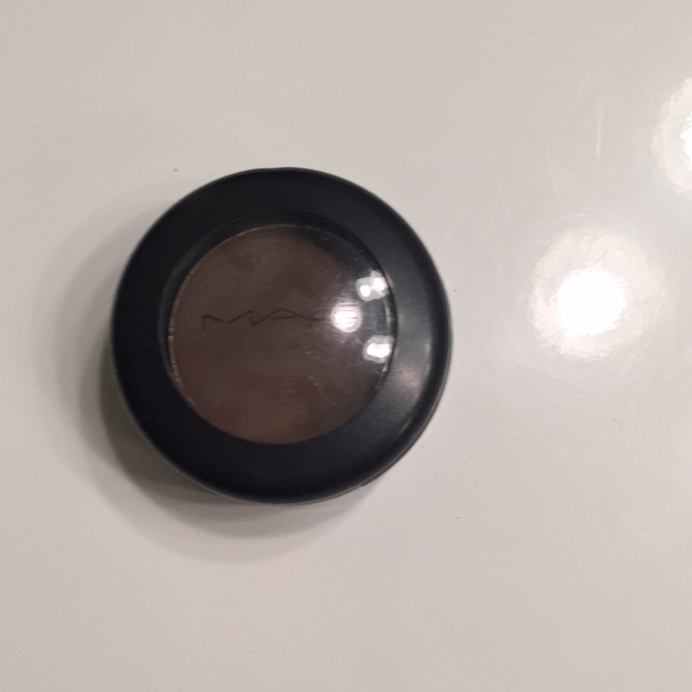 Mac eyeshadow in espresso